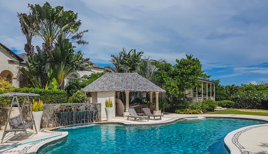 فروش یک ویلا با محیط زیبا